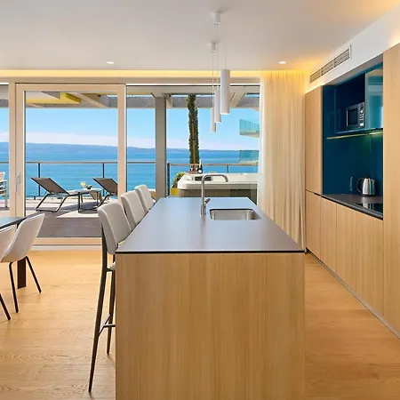 Amphora's Garden Split