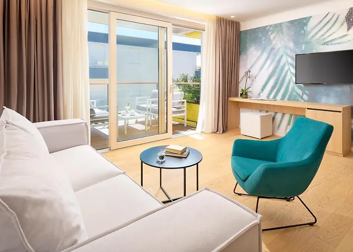 Amphora's Garden 5* Split