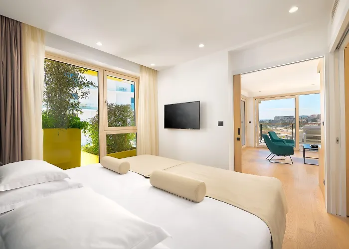 Amphora's Garden Hotel 5*